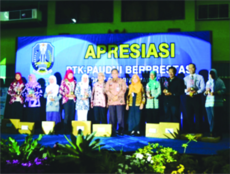 Juara Apresiasi LKP Berprestasi Tk. Provinsi Jawa Timur tahun 2015 - Kusus Komputer Online Surabaya - PKBPI